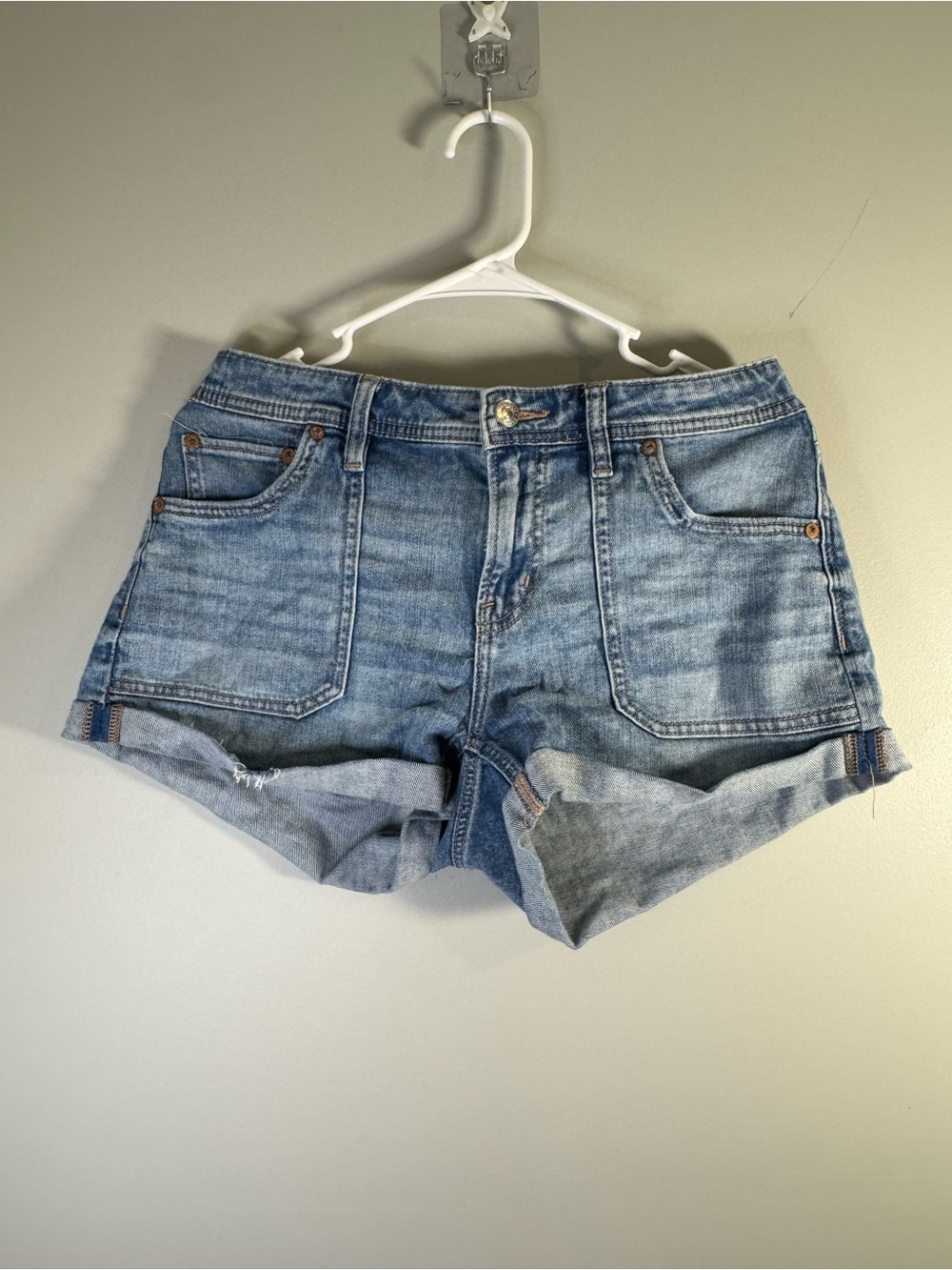 American Eagle Light Blue Denim Shorts size 4